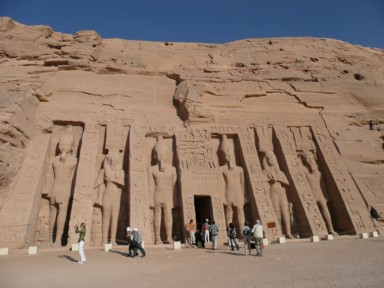 古代神殿と宇宙の謎に思いを馳せる