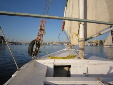 帆船の揺れと風の音に包まれる時間