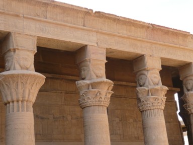 柱に刻まれた顔に安心する瞬間