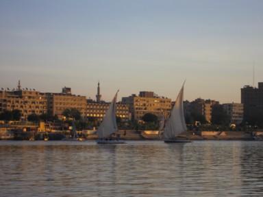 風まかせで進むヨットの旅