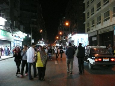 イスラム教の祝日でにぎわう街の様子