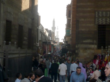 人々の笑顔が印象的なカイロの街角