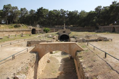 円形闘技場の静けさと失われた面影