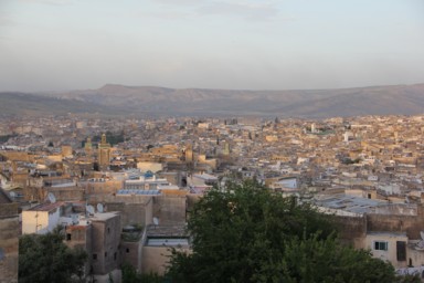 モスクから響くアザーンの重なり