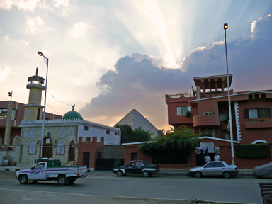 知られざるピラミッドを探す散歩道