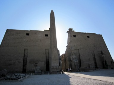 ルクソール神殿の片方のオベリスク