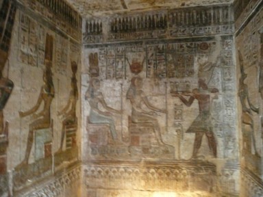 誰もいない神殿の静けさ