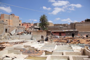 革製品の工房で知る過酷な労働の現実