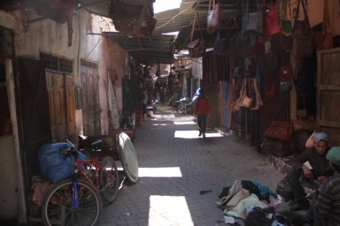 マラケシュの住宅街から漂う生活の気配