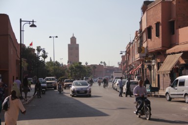迷路のような街を抜けて宿にたどり着く
