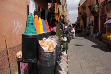 マラケシュの迷路のような路地裏