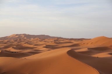 砂漠の中で感じる世界の小ささ