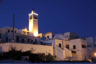 贅沢な夜のディナーとワインのひととき