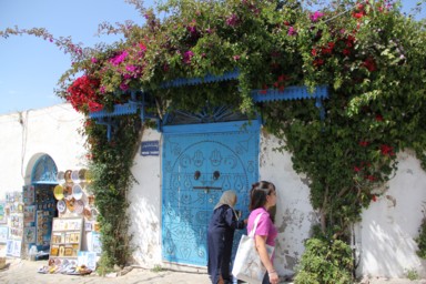 揚げパン片手に歩くのが楽しい通り