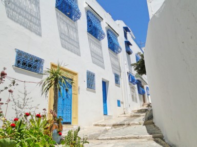 期待を裏切らない路地が続く街角