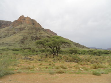 町と町の間に何もない理由を考える