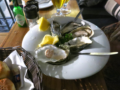 旅先で出会ったクリーミーな生ガキ