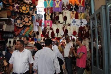 チュニスの旧市街で起こる日常のハプニング