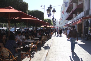 チュニスのカフェでのひととき