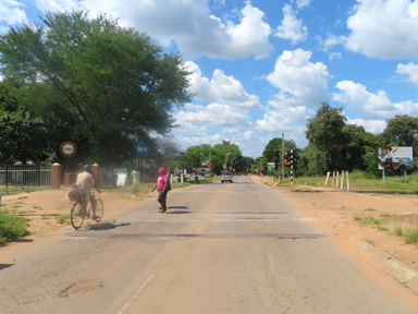 観光客と地元の人々の歩くスピードの違い
