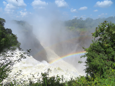 滝つぼの力で衣服もピカピカに？