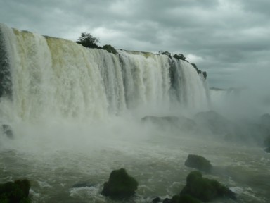 滝行で悟りを開けそうなほどの水圧と迫力