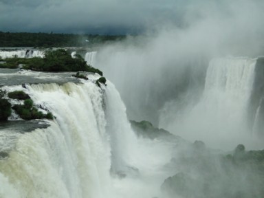 日本とは違う滝との向き合い方に驚く