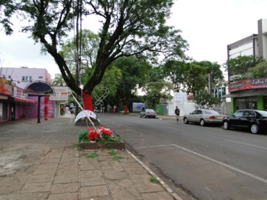 滝以外の街の印象は蒸し暑さで記憶に残る