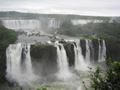 一部でも圧倒的な存在感を放つ滝の姿