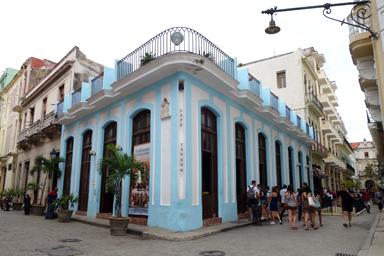 ラテン音楽を奏でる硬派なおじいちゃん達