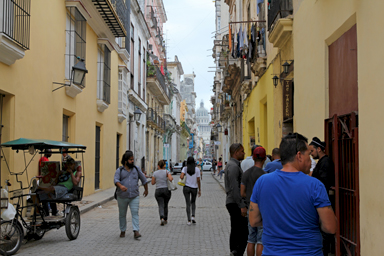 平等な貧しさがもたらす穏やかな幸福感