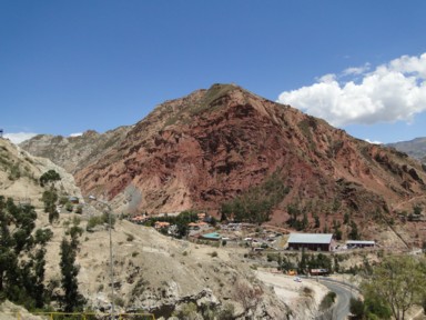 錆びた山肌に見出す美しさ