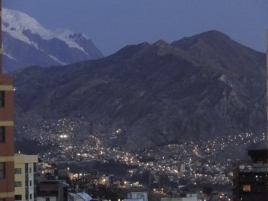 一斉に灯る光が街に命を吹き込む瞬間