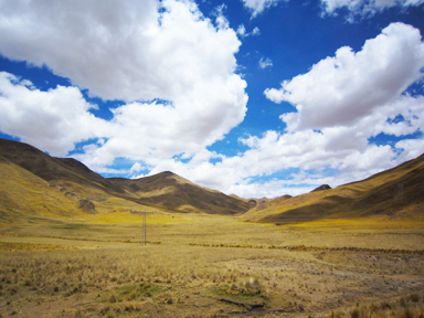 峠を越えてチチカカ湖のあるプーノへ