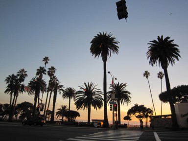 サンタモニカの夕暮れの横断歩道