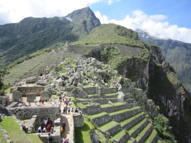 振り返って気づく断崖のスリル