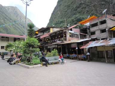 マチュピチュへ向かう途中の美しい村