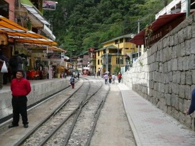 線路沿いを歩く静かな高揚感