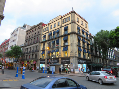 夕暮れ時に香るメキシコの街並み