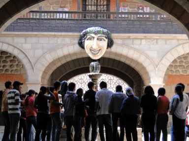 中に入るのがためらわれる造幣局の入口