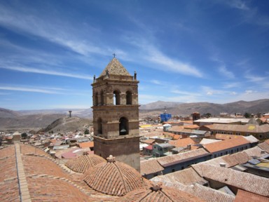 街でひときわ目立つ教会の存在感