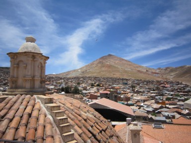 鉱山から見た街の景色は生還の証