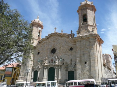 澄んだ空気に響く鐘の音