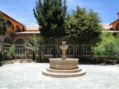 教会の中庭で感じる解放感