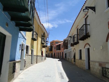 深夜の到着と温かい歓迎が街の印象を決める