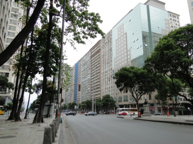 無個性から一転、強烈な個性が光る街角