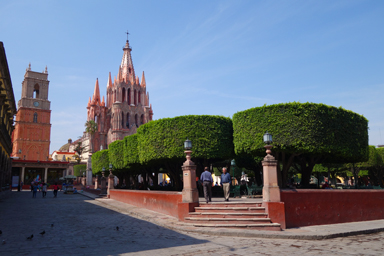 広場が心の拠り所になるサンミゲルの中心地