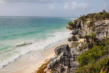 シアン・カアンの湿地帯と海岸線が広がる豊かな自然景観。