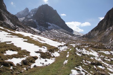 アラアルチャの雪が増えだした道