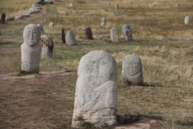 石像に囲まれたブラナ塔